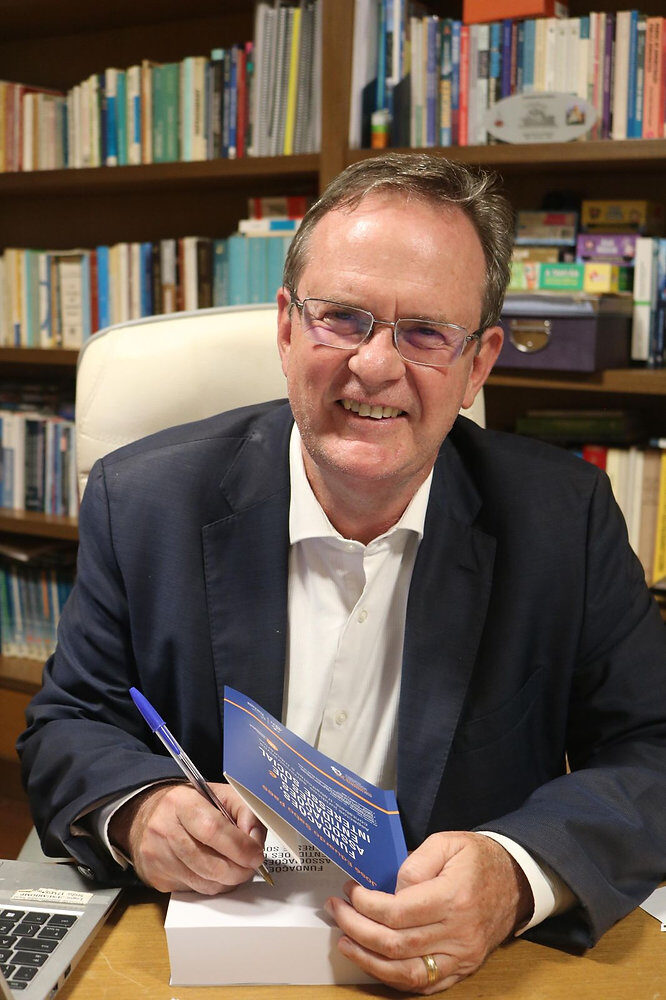 Livro Fundações, Associações e Entidades de Interesse Social é revista e atualizada pelo autor Dr. José Eduardo Sabo Paes